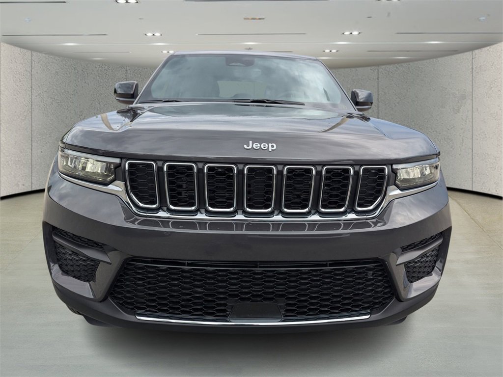 2025 Jeep Grand Cherokee Laredo X photo 2