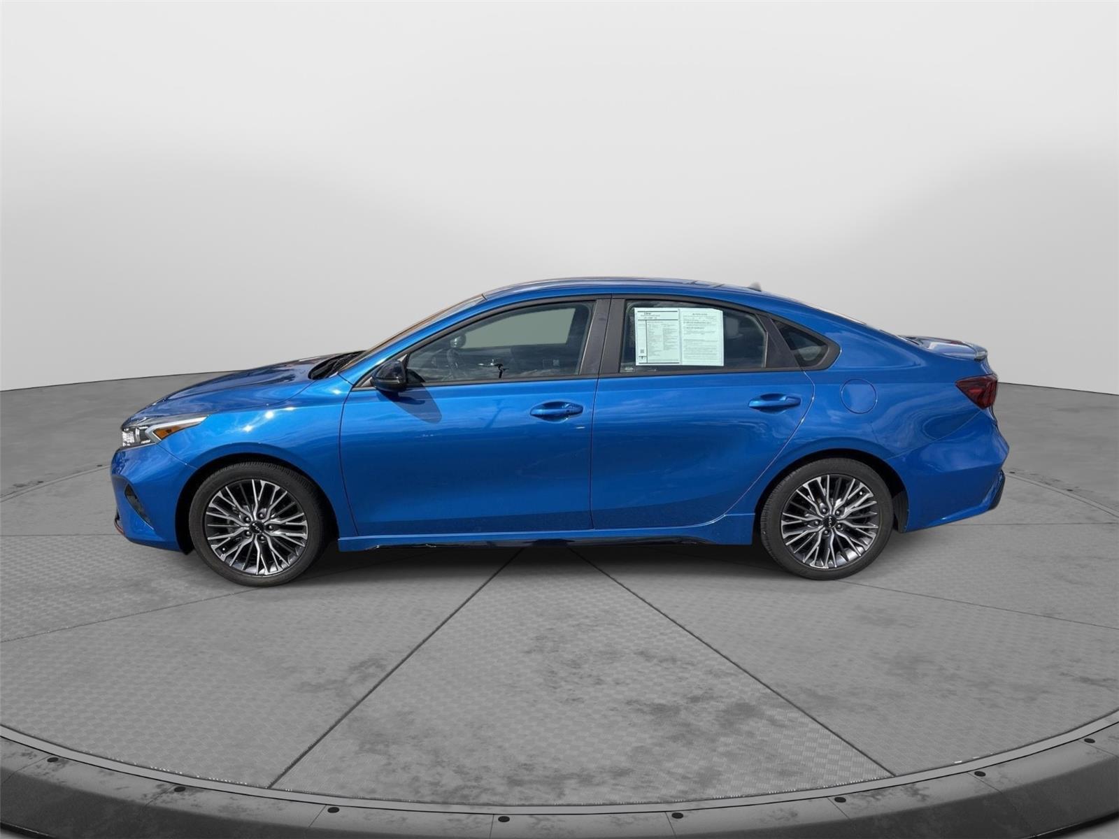 2022 Kia Forte GT-Line photo 17