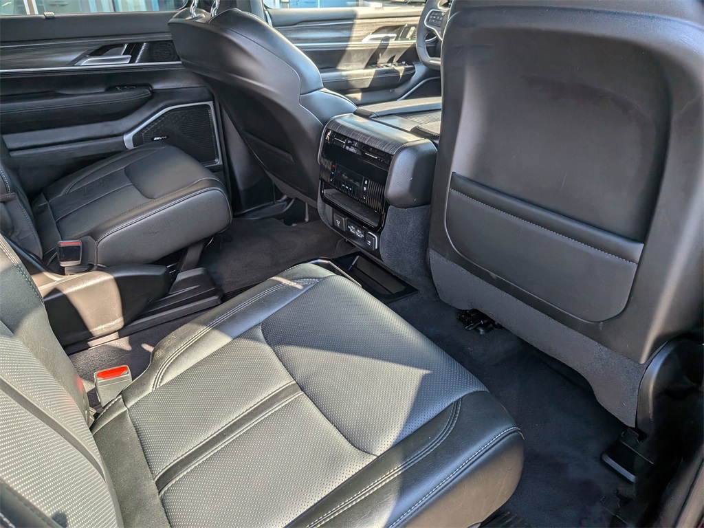 2024 Jeep Wagoneer L Series III photo 23