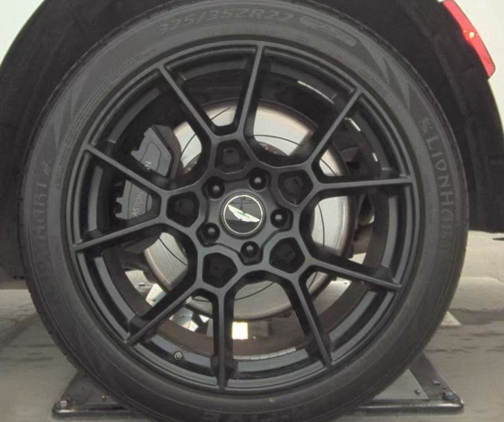 2021 ASTON MARTIN DBX - Image 7