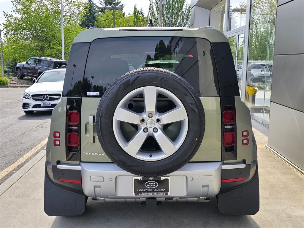 2025 Land Rover Defender 110 S photo 5