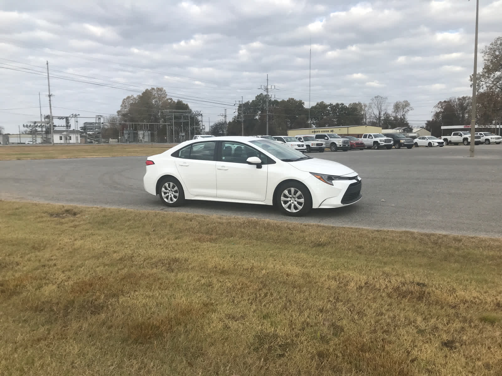 2025 Toyota Corolla LE photo 3