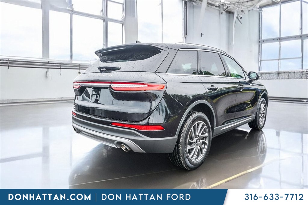 2022 Lincoln Corsair Standard photo 27