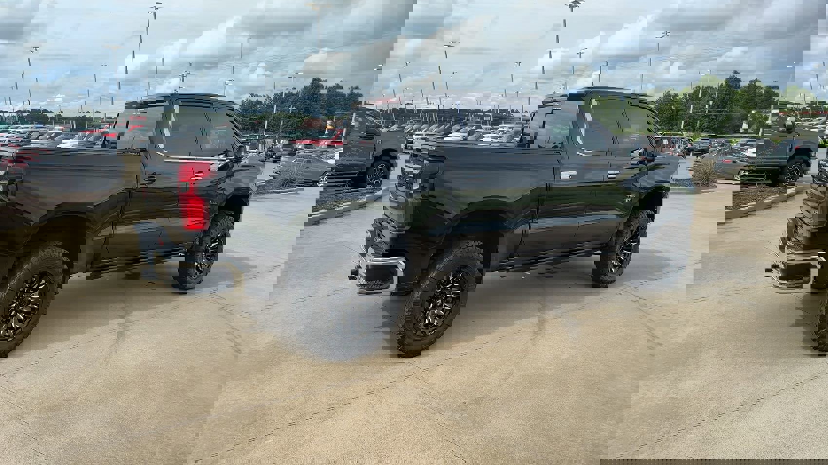2023 Chevrolet Silverado 1500 LTZ photo 8