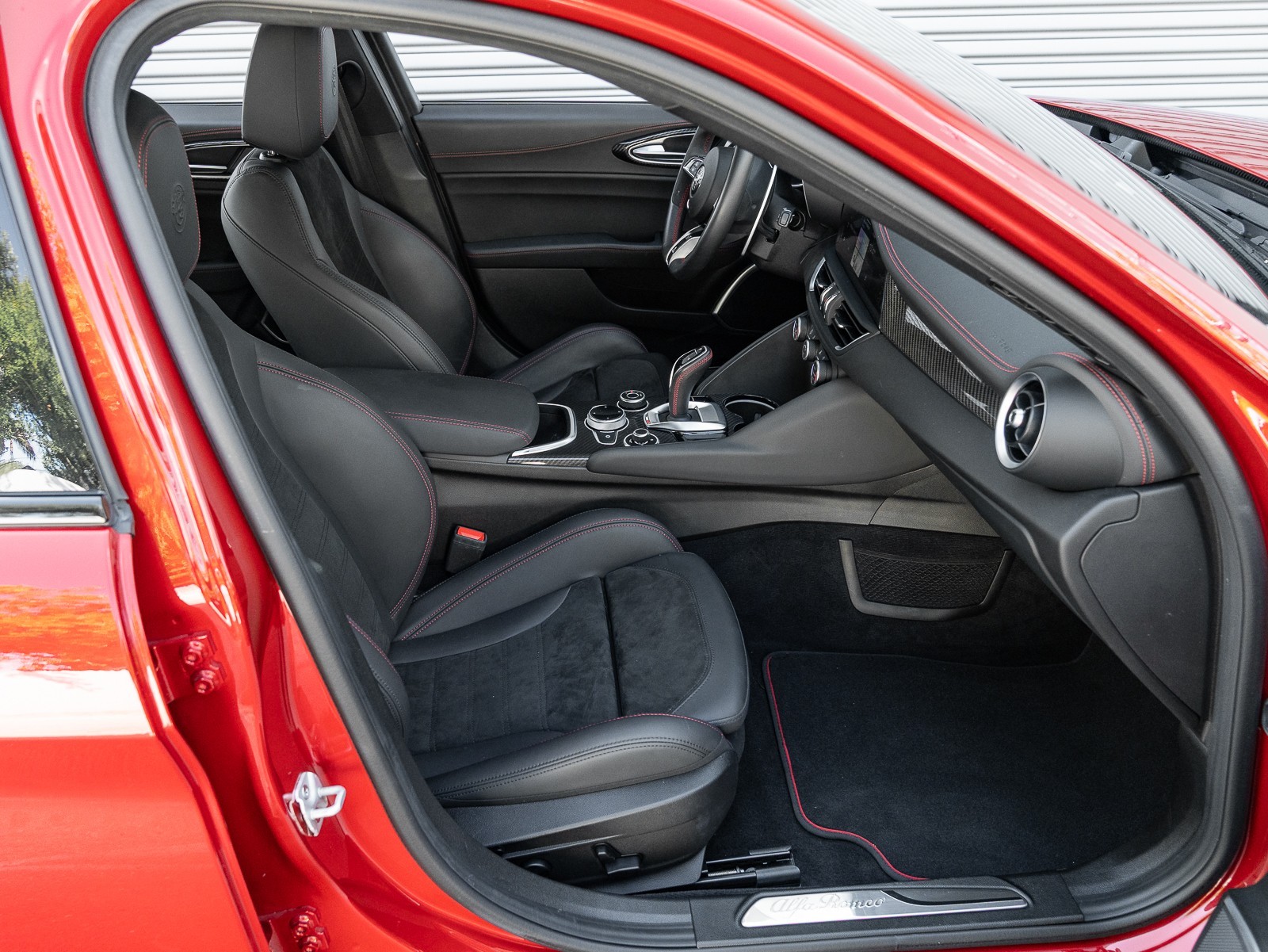2020 Alfa Romeo Giulia Quadrifoglio photo 24