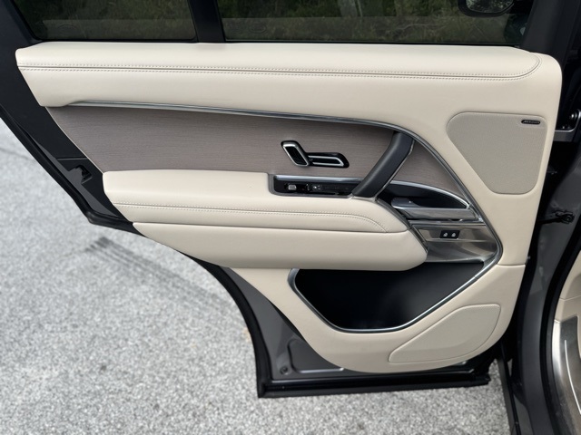 2023 Land Rover Range Rover SE photo 13