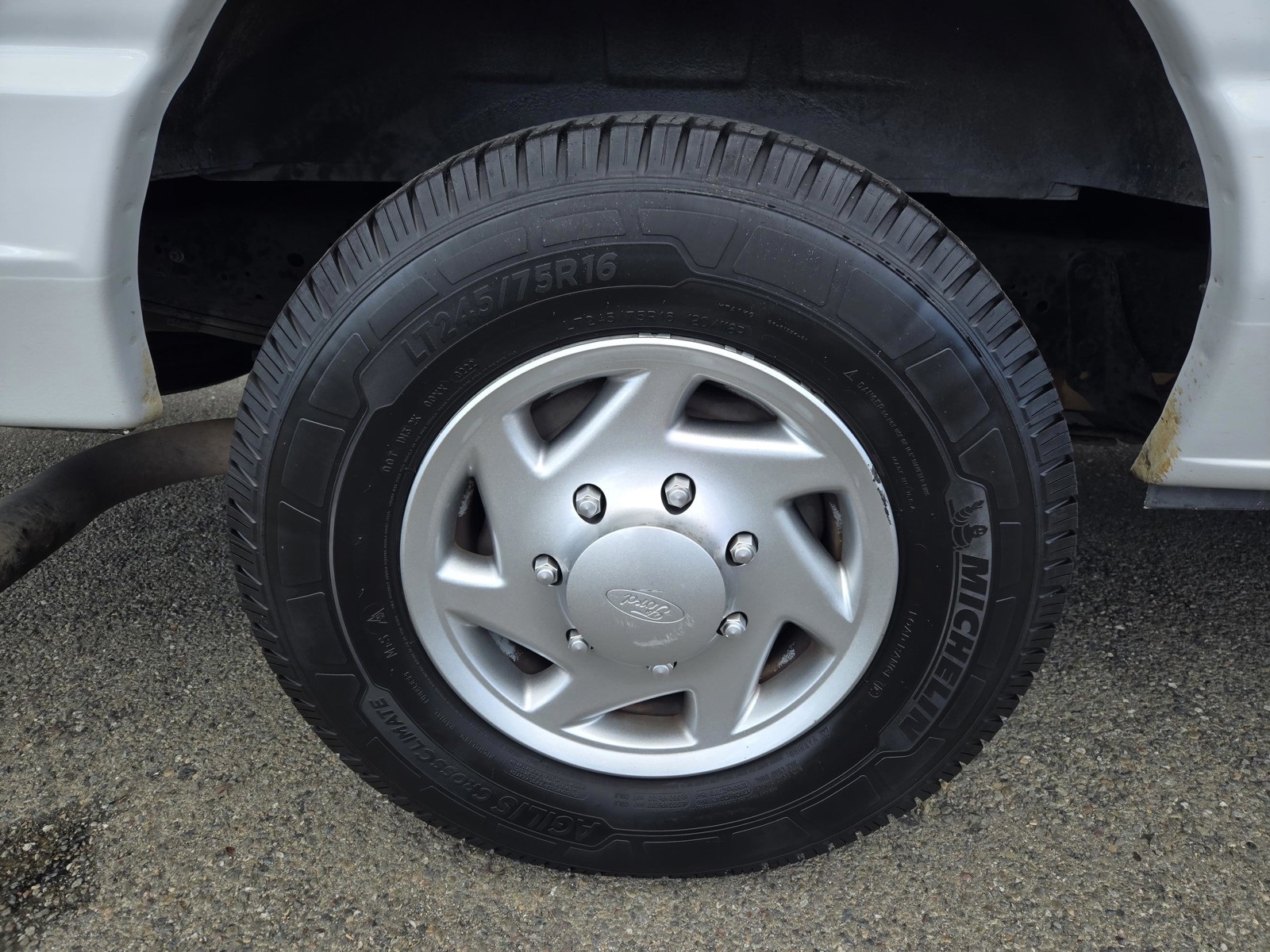 2012 Ford E-250 Cargo photo 8