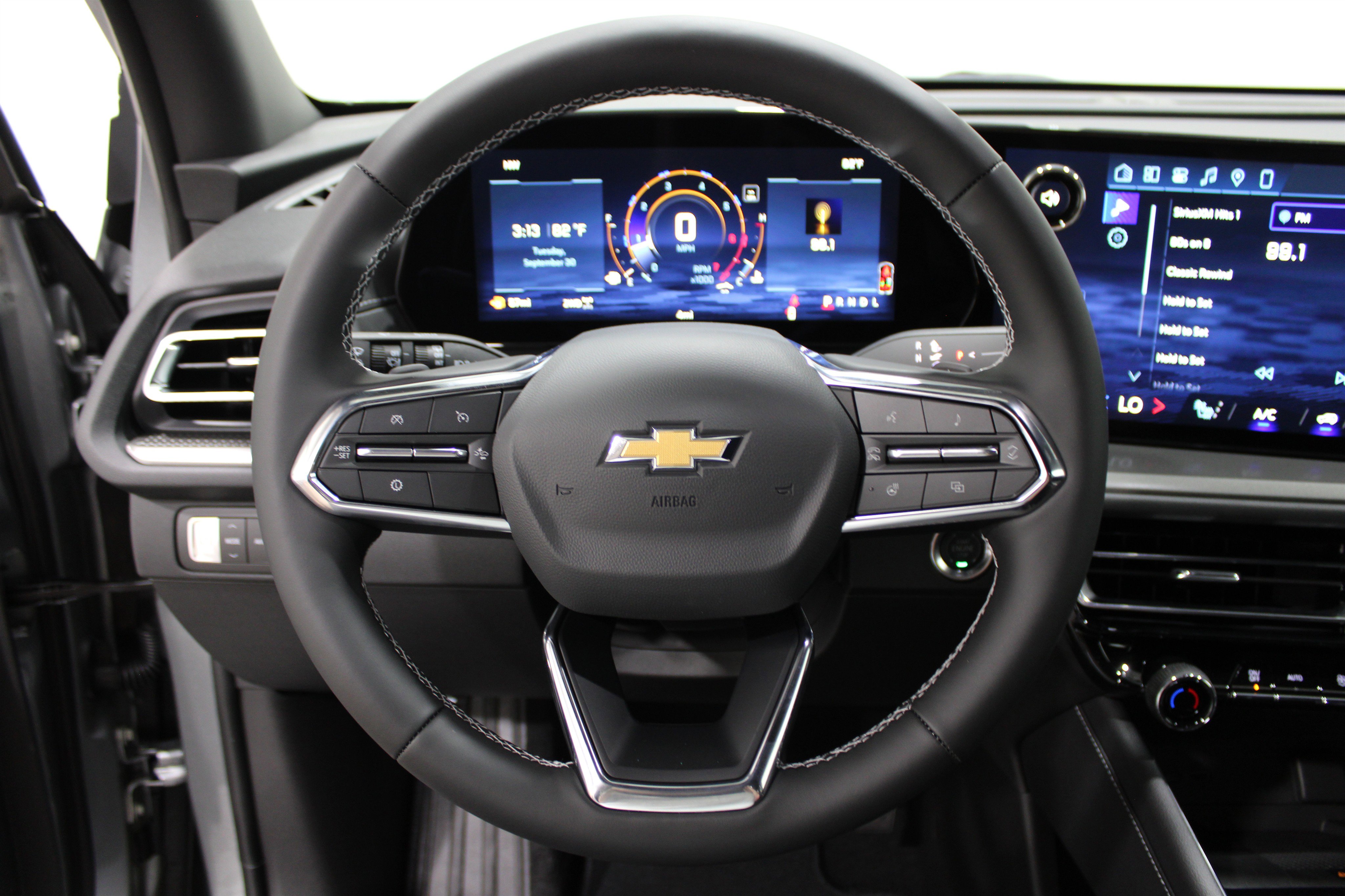 2026 Chevrolet Traverse photo 4