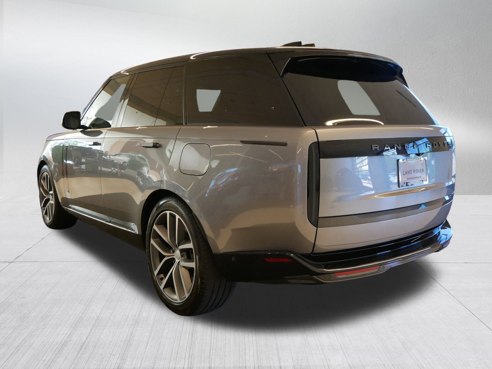 2025 Land Rover Range Rover Autobiography photo 3