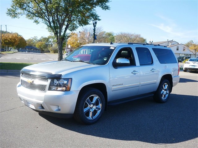 2014 Chevrolet Suburban LTZ photo 2