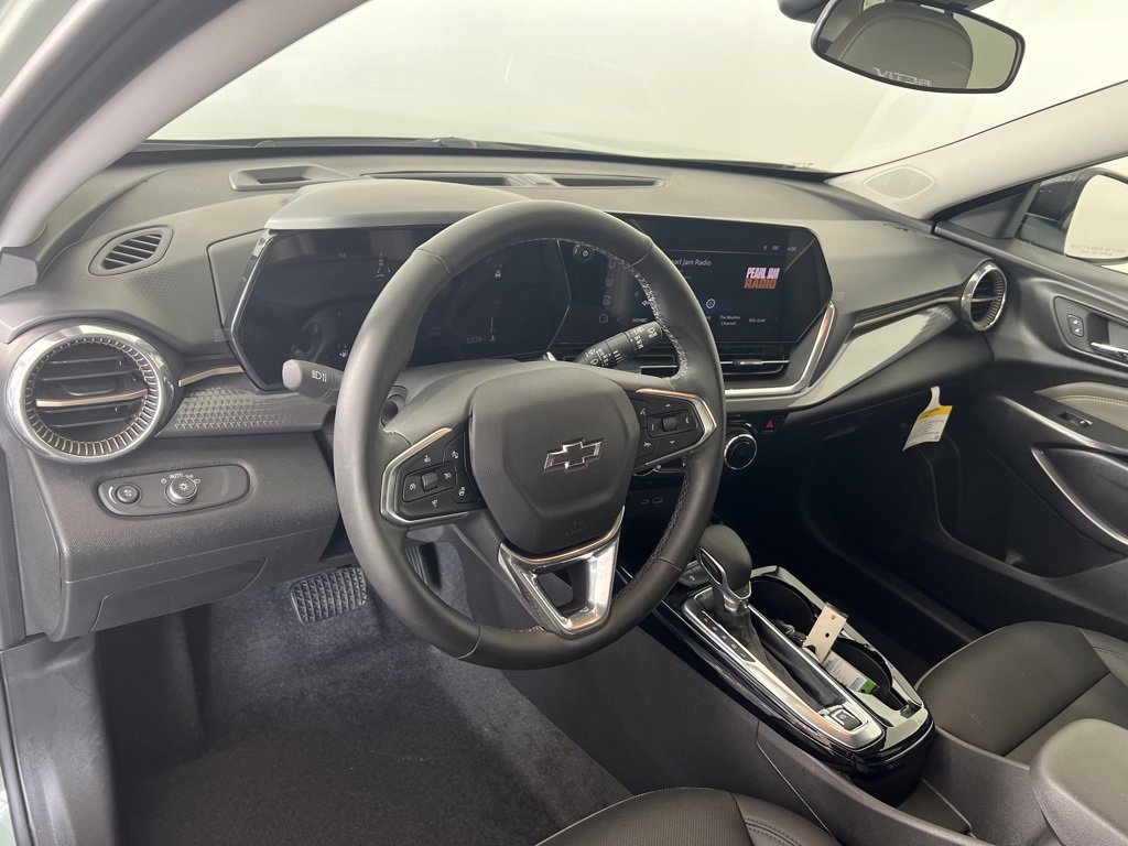 2025 Chevrolet Trax ACTIV photo 2