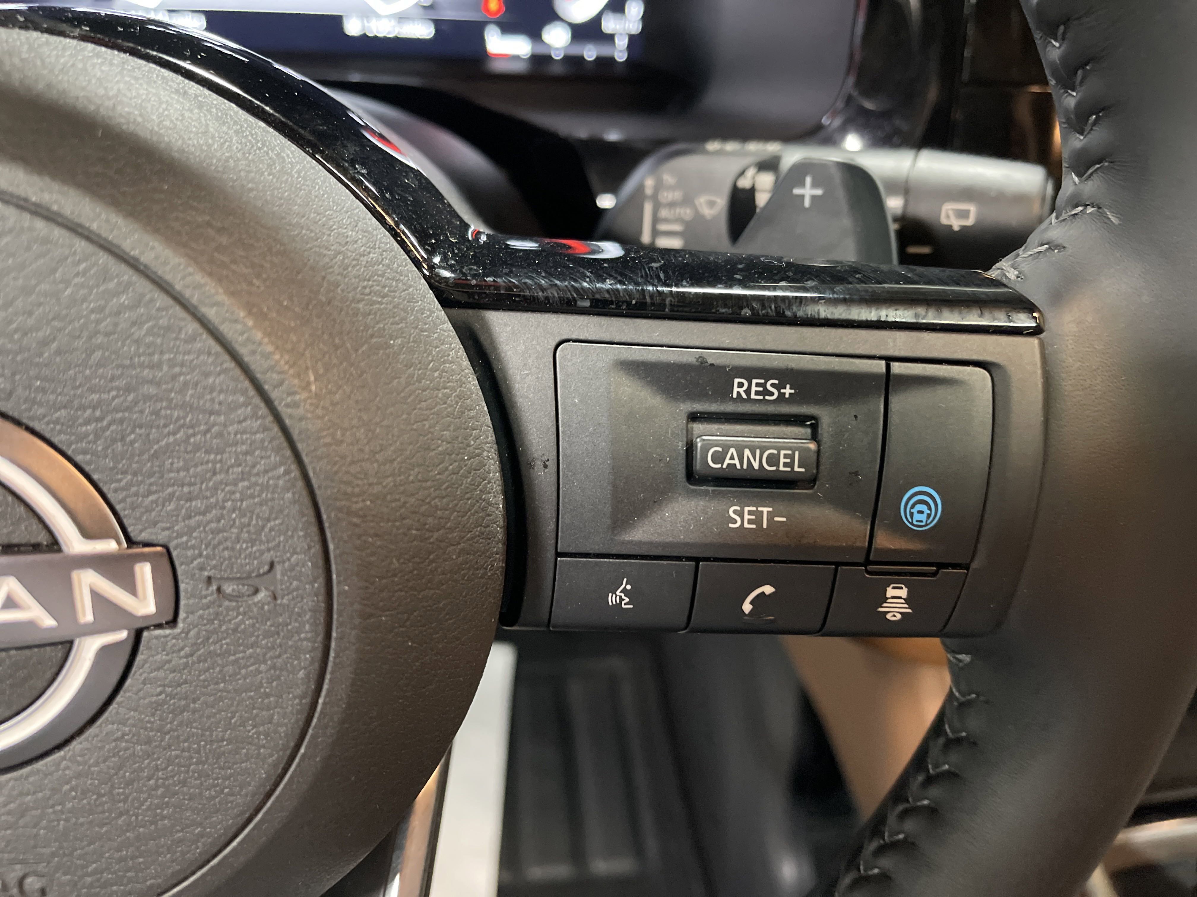 2023 Nissan Pathfinder Platinum photo 9