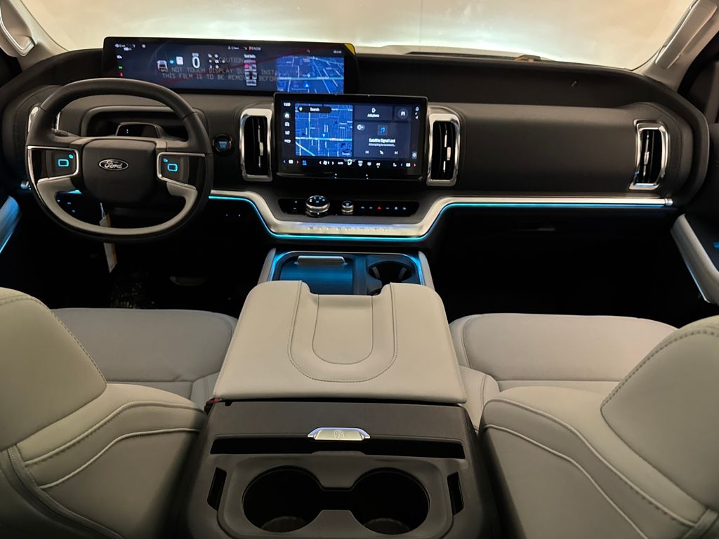 2025 Ford Expedition Platinum photo 3