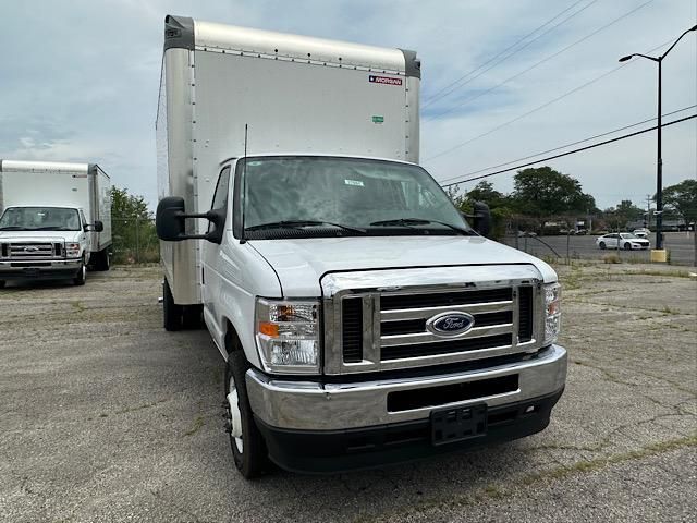 2024 Ford E-450 Cutaway photo 18