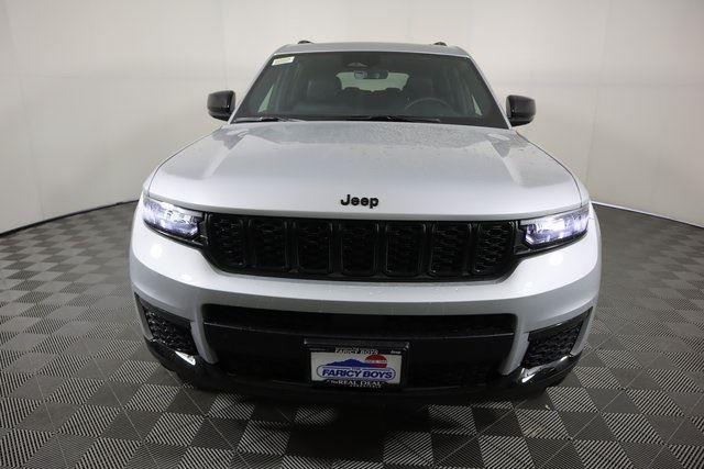 2025 Jeep Grand Cherokee Limited photo 2