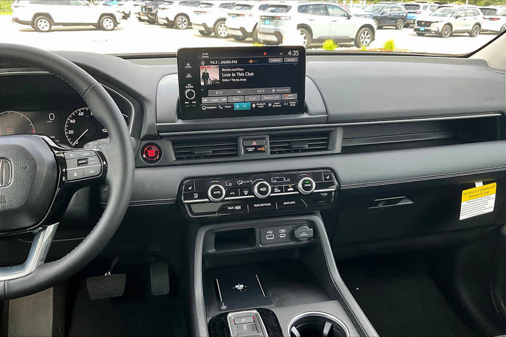 2025 Honda Pilot Touring photo 12
