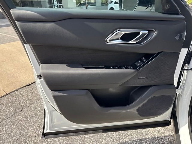 2026 Land Rover Range Rover Velar SE photo 2