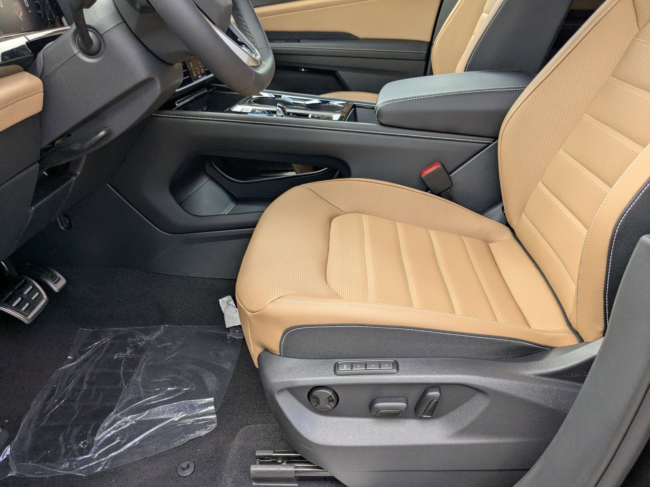 2026 Volkswagen Atlas Cross Sport SEL R-Line photo 4