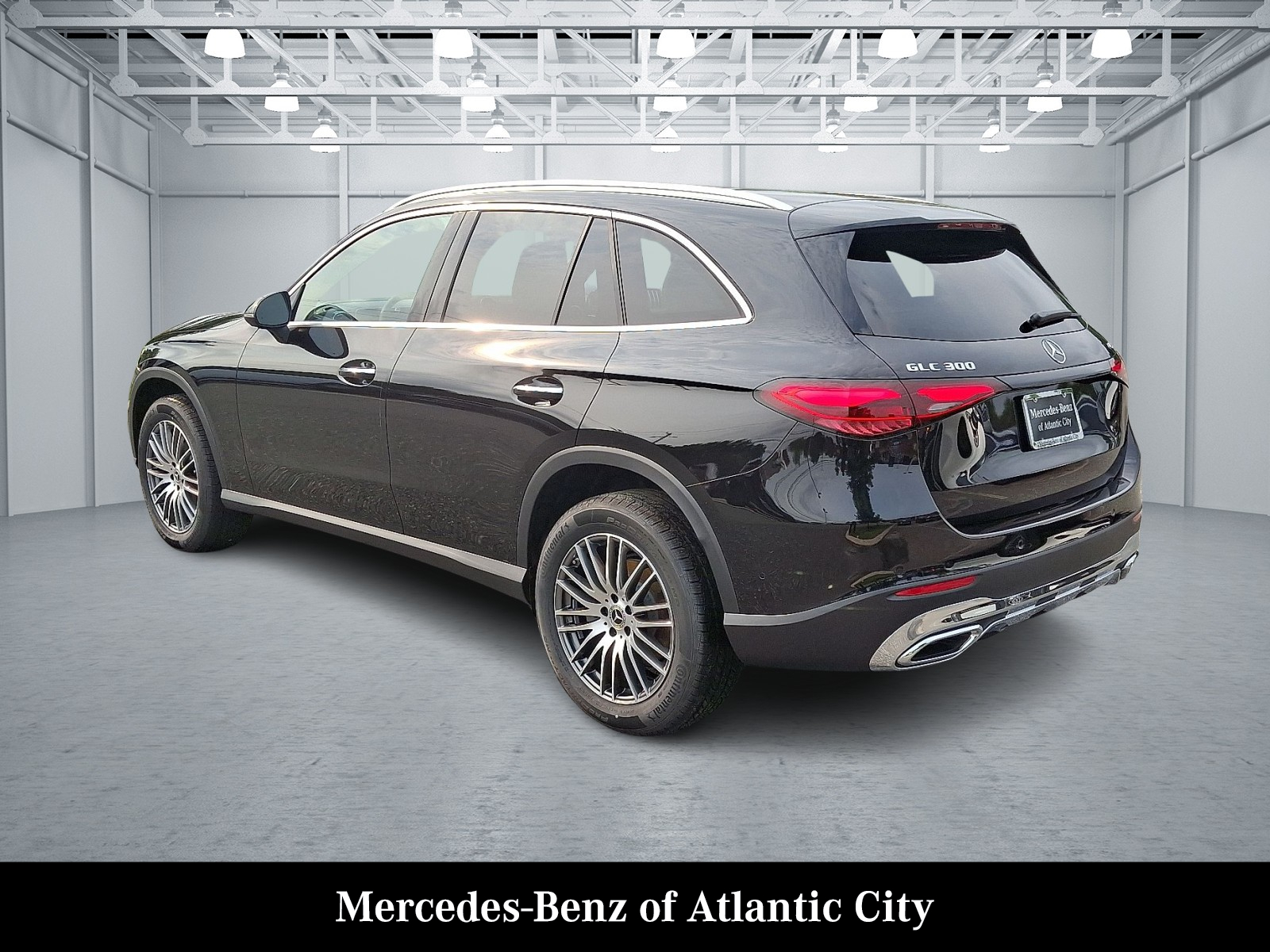 2025 Mercedes Benz GLC 300 4MATIC photo 3