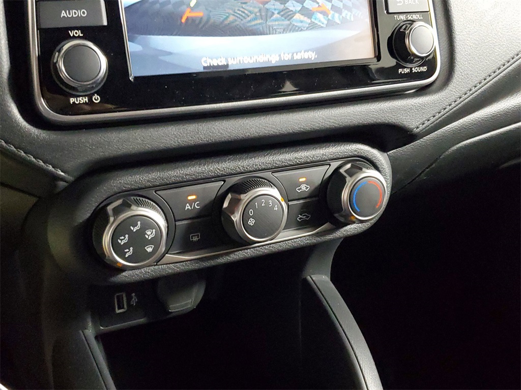 2025 Nissan Versa 1.6 S photo 25