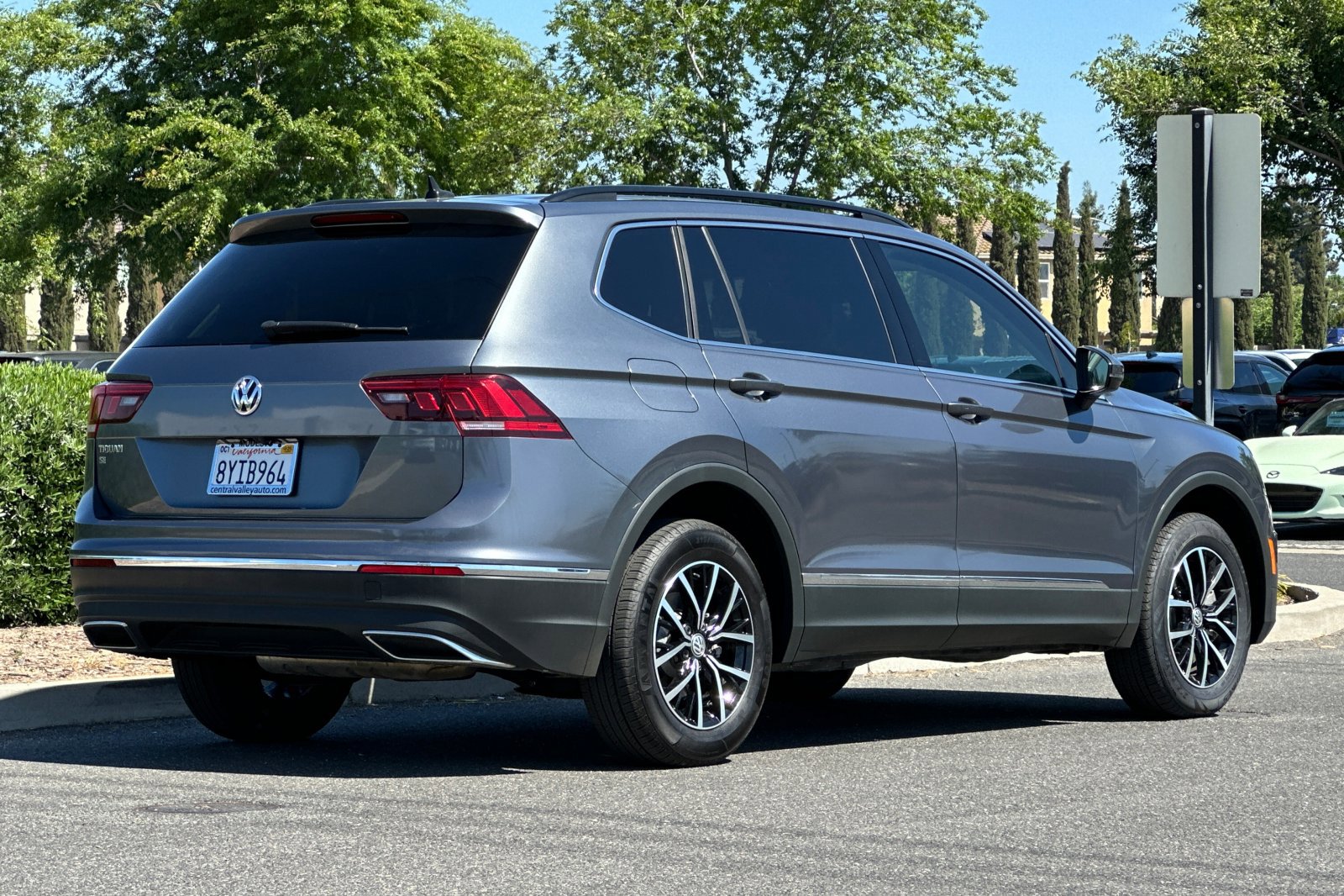 2021 Volkswagen Tiguan SE photo 3