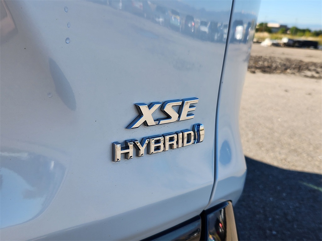 2020 Toyota RAV4 Hybrid XSE photo 14