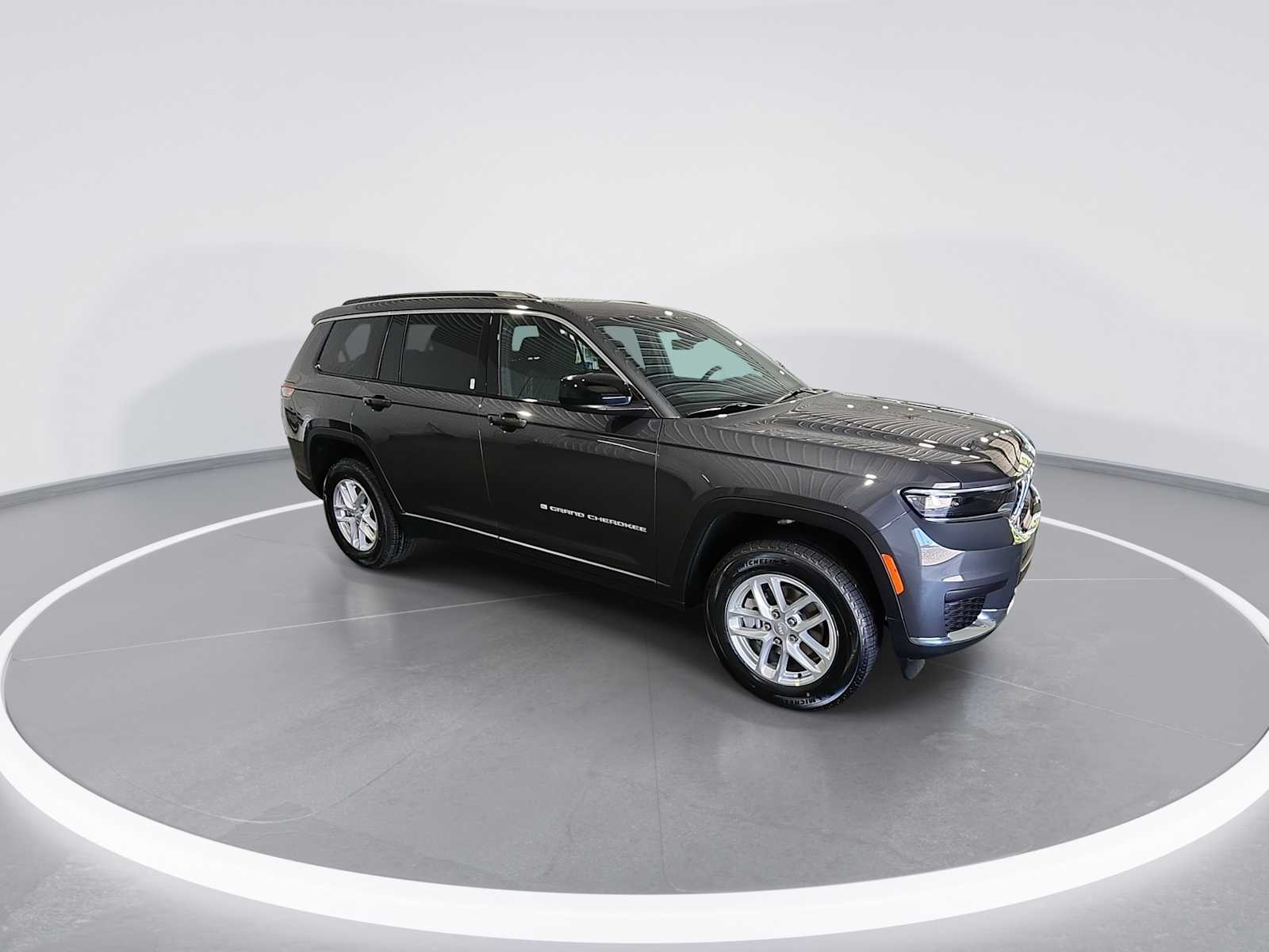 2025 Jeep Grand Cherokee Laredo X photo 2