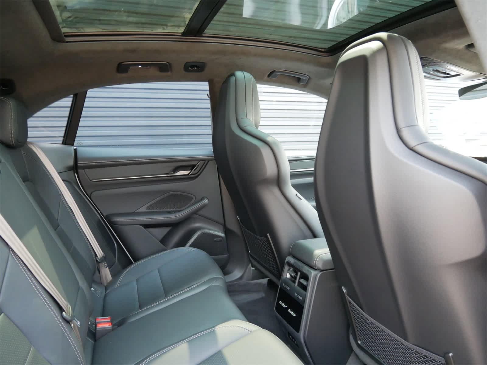 2025 Porsche Macan Electric Turbo photo 20