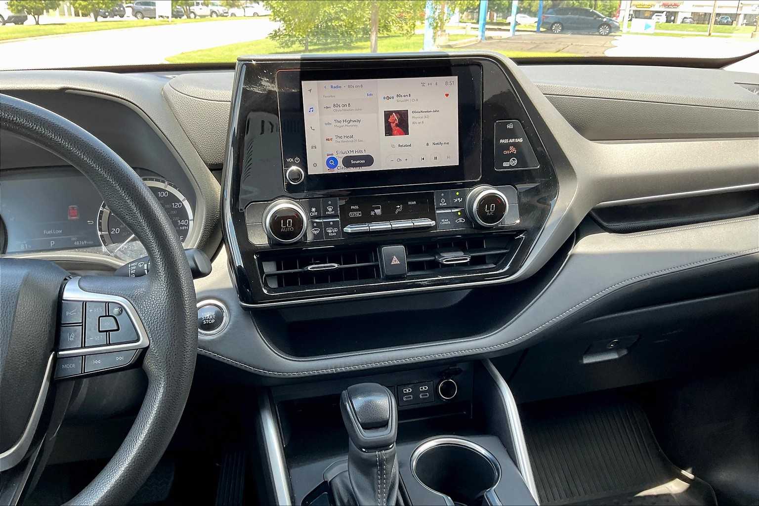 2023 Toyota Highlander L photo 17