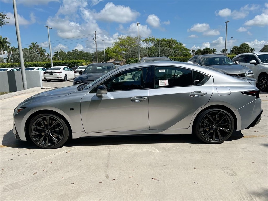2025 Lexus IS 350 F SPORT photo 4