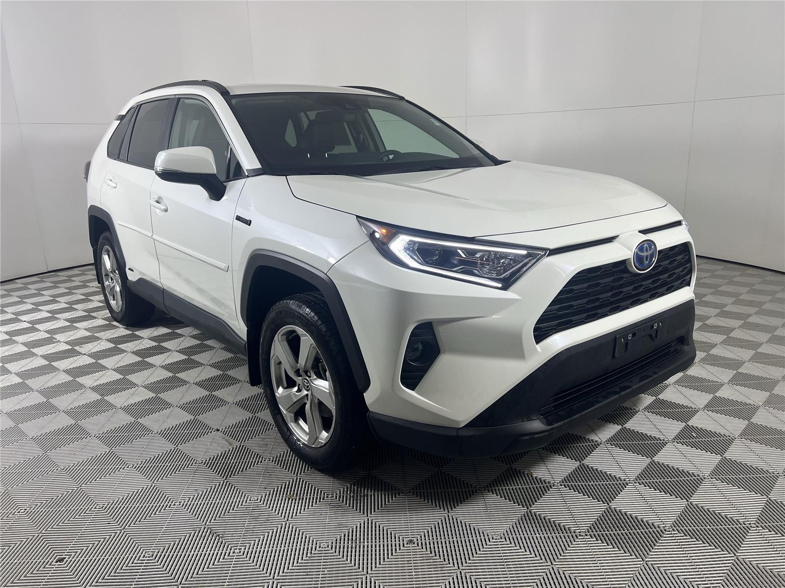 2021 Toyota RAV4 XLE Premium's photo