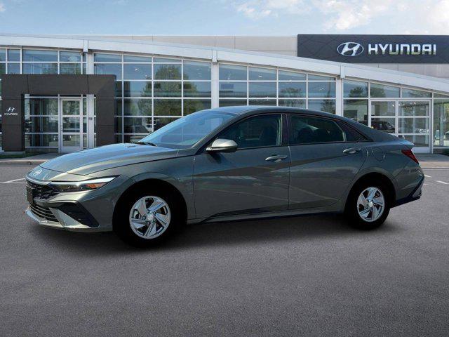 2025 Hyundai Elantra SE photo 2