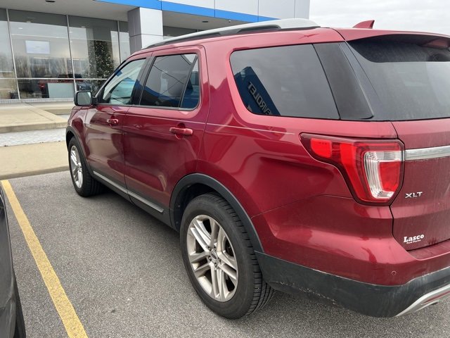 2017 Ford Explorer XLT photo 4