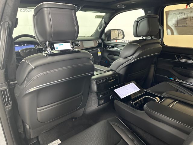 2024 Jeep Grand Wagoneer II photo 43