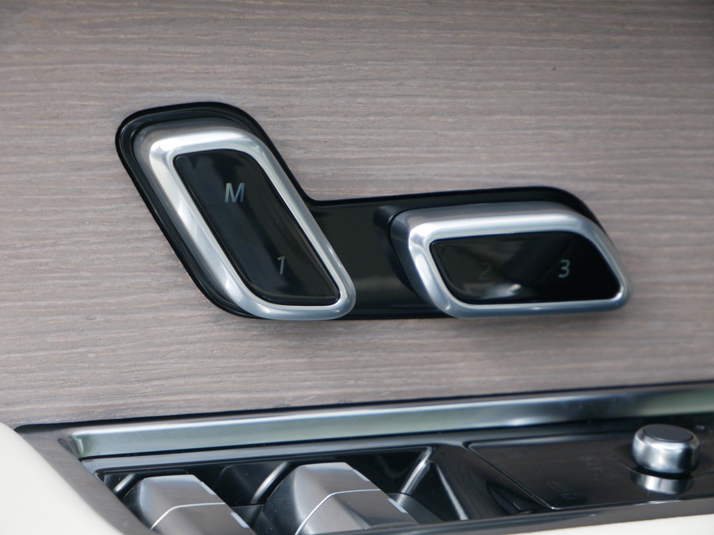 2025 Land Rover Range Rover Autobiography photo 5