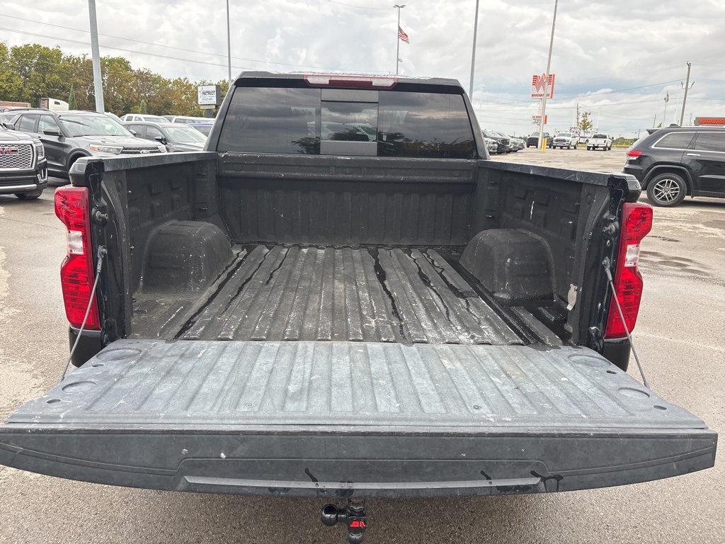 2021 Chevrolet Silverado 1500 LT photo 2