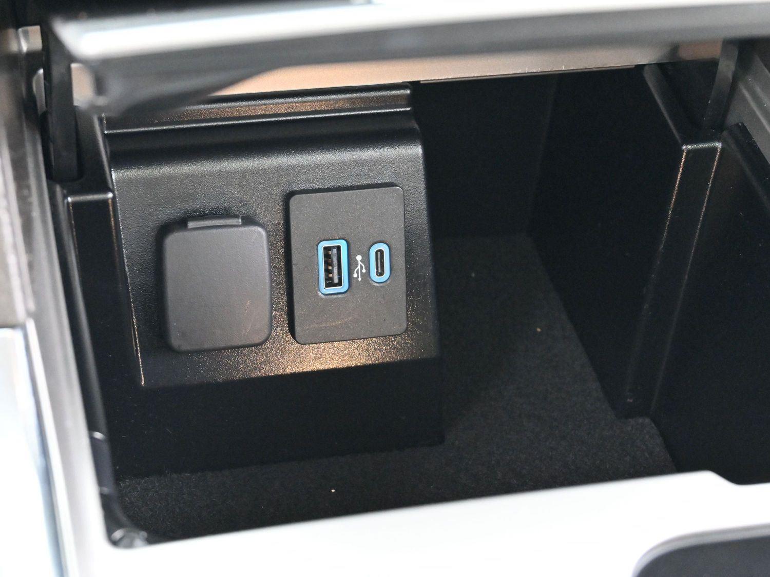 2022 Ford Explorer Platinum photo 24