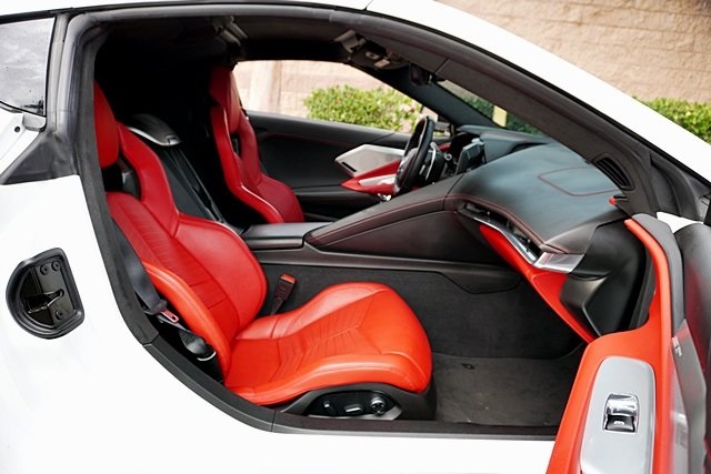 Used 2021 White Chevrolet Stingray image 12