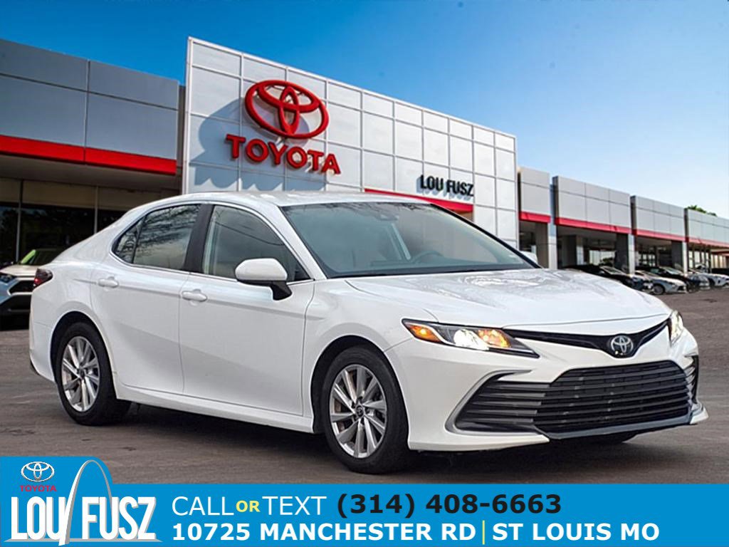 2023 Toyota Camry LE's photo