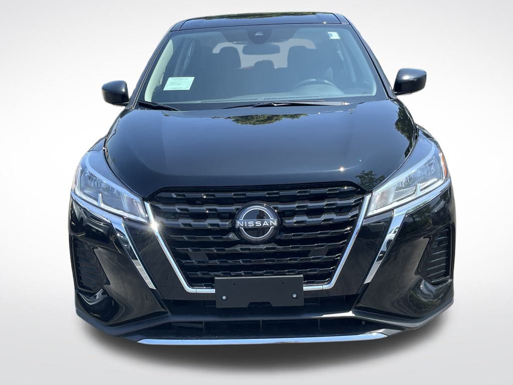 2025 Nissan Kicks Play S photo 2