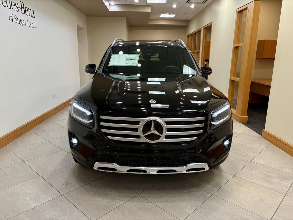 2025 Mercedes Benz GLB 250 photo 2