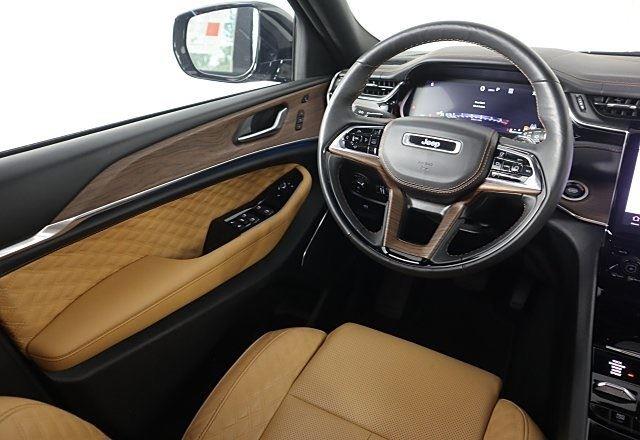 2024 Jeep Grand Cherokee Summit photo 16