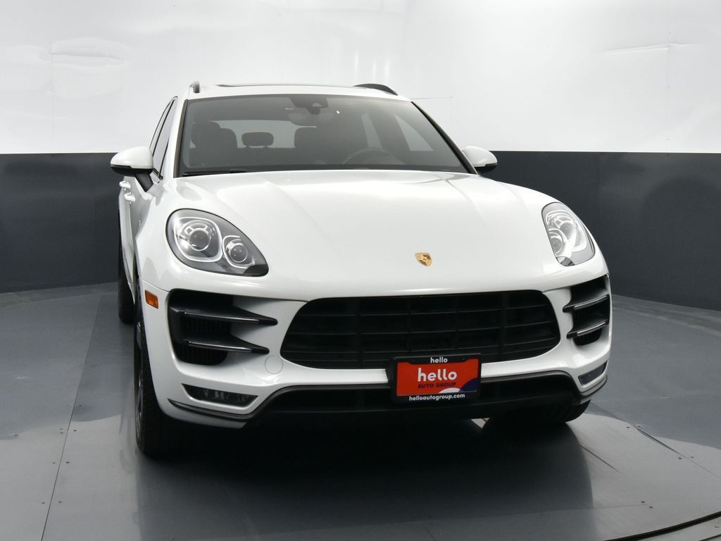 2018 Porsche Macan Turbo photo 2