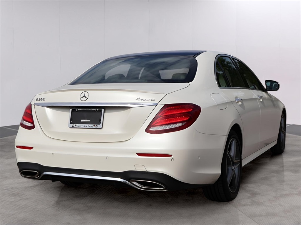 2017 Mercedes Benz E 300 4MATIC photo 3
