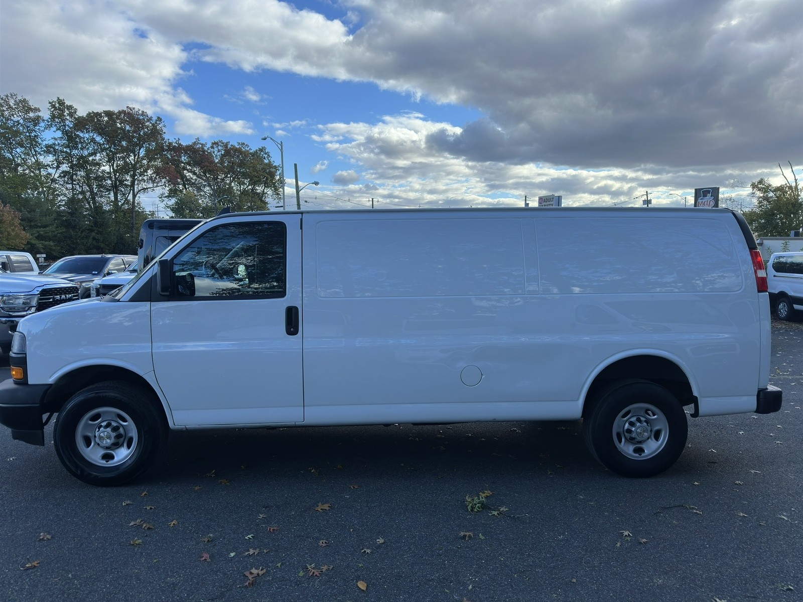 2023 Chevrolet Express Cargo Van 2500 photo 4