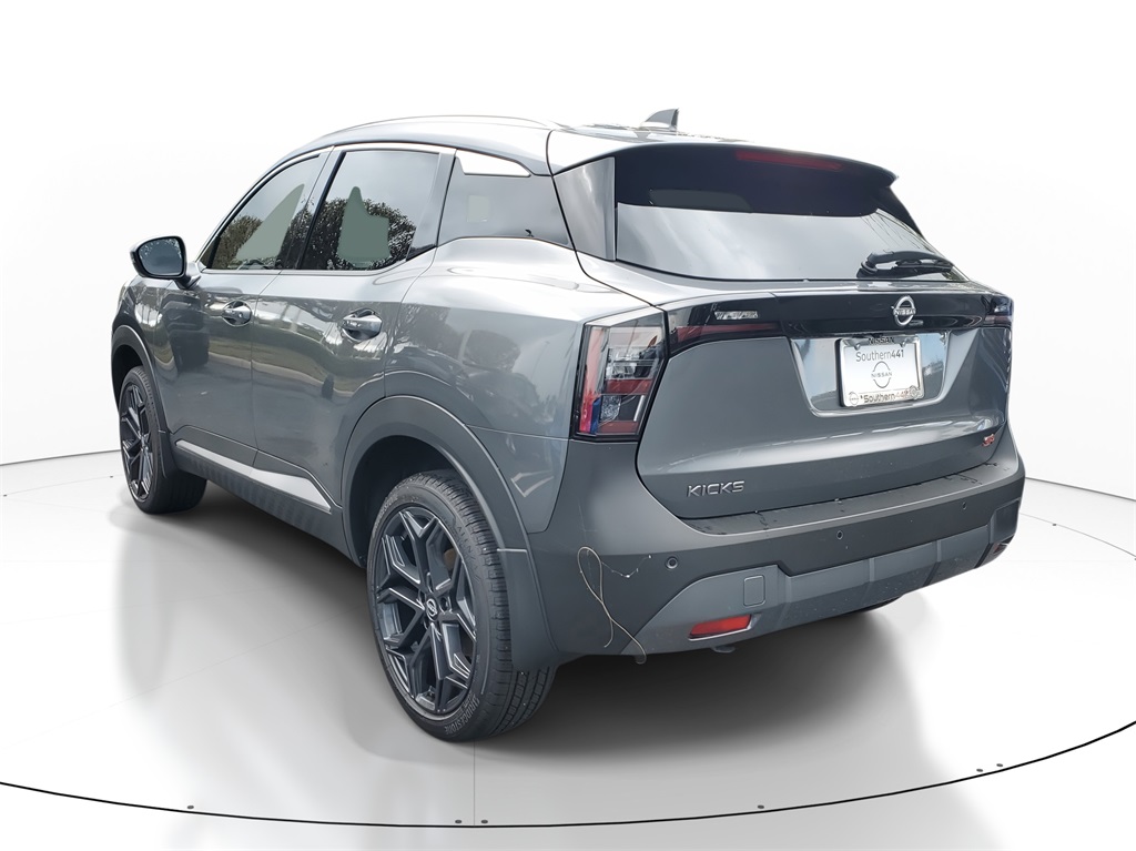 2025 Nissan Kicks SR photo 2