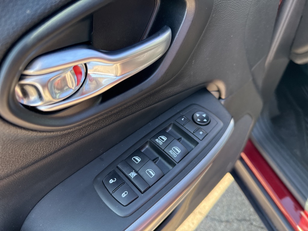 2021 Jeep Cherokee Latitude Lux photo 10
