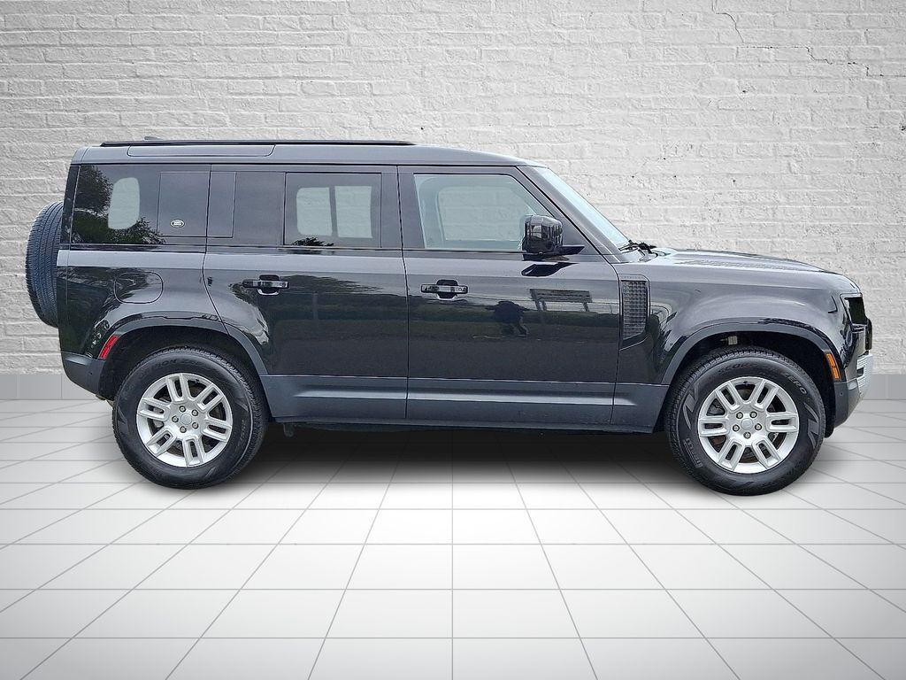 2023 Land Rover Defender 110 S photo 4