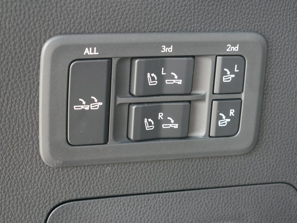 2024 Lexus LX 600 Luxury photo 13
