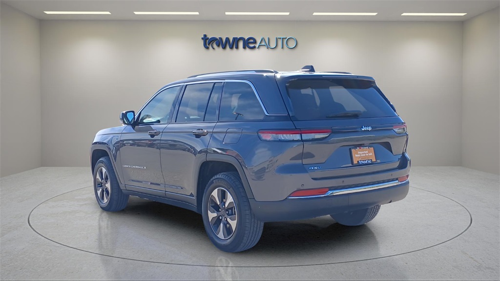 2024 Jeep Cherokee Limited 4xe photo 2